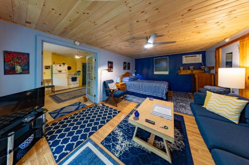 Cavalier Cottage B&B in Shelburne Falls, USA