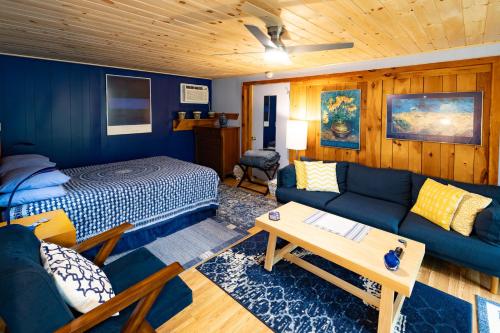 Cavalier Cottage B&B in Shelburne Falls, USA
