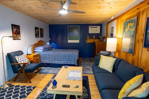 Cavalier Cottage B&B in Shelburne Falls, USA
