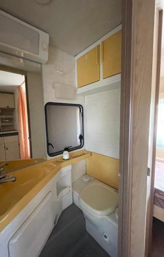 Campingplatz Wohnwagen mit Vorzelt in Affing, Deutschland
