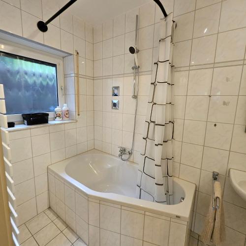 Shower, Komplette Ferienwohnung fur bis zu 4 Personen in Gross-Gerau