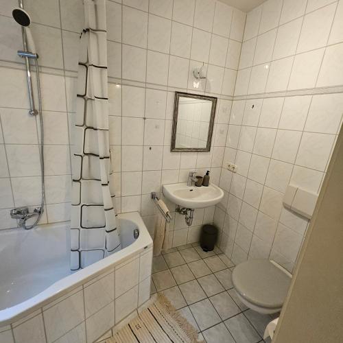 Shower, Komplette Ferienwohnung fur bis zu 4 Personen in Gross-Gerau
