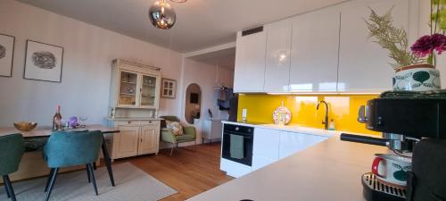 Kitchen, ZAUBERBERG Apartements in Techelsberg