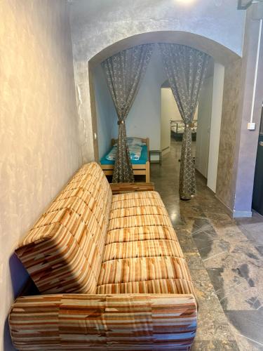 Historic studio apartment beneath the Ljubljana castle in the old city centre, Ljubljana (photo 9)