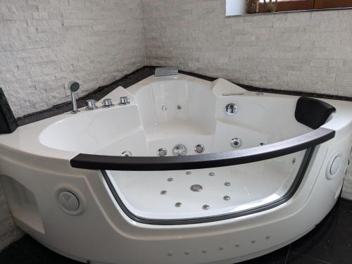 Altes Häusle am Waschbach Anno 1625 Ferienwohnungen und Privat Spa (Altes Hausle am Waschbach Anno 1625 Ferienwohnungen und Privat Spa) in 埃登科本