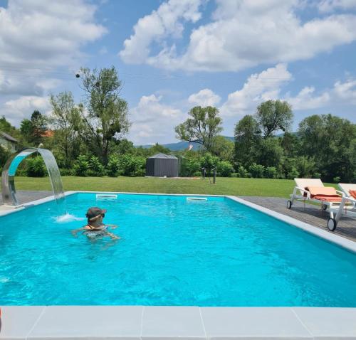 Peldbaseins, Una Meryland Rooms & Bungalow in Orašac