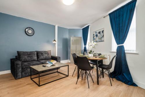 Beautiful 3BR Flat near LFC Stadium - Sleeps 8, Liverpool (photo 8)