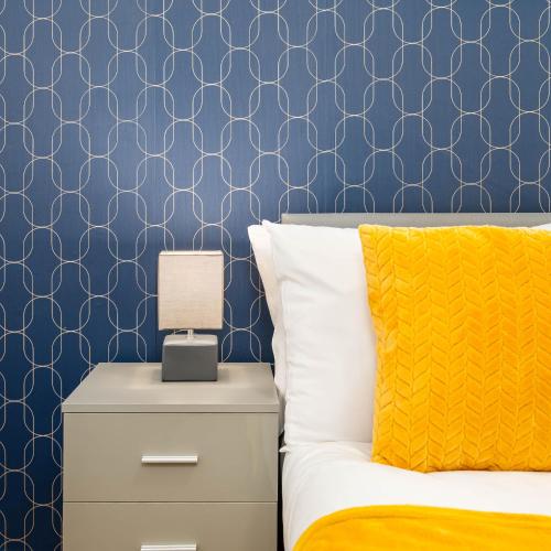 Beautiful 3BR Flat near LFC Stadium - Sleeps 8, Liverpool (photo 10)