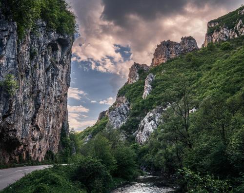 Golemi kamik Pirot Vlasi in Pirot