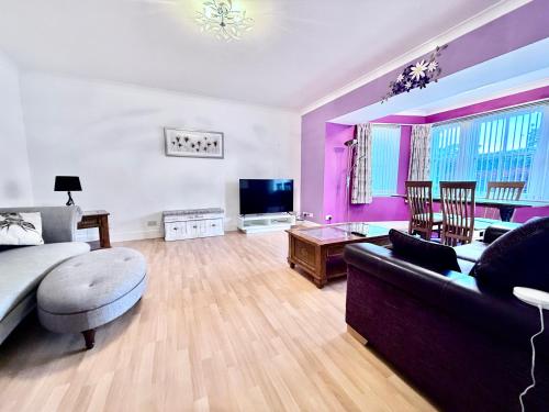 Spacious Iconic Lesmurdie House 2 bed, free WiFi and Parking in ايلجين