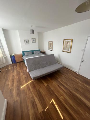 Pure Edge beach guest house with Sea view in Canterbury