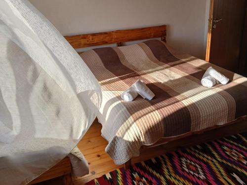 1 double bed, 1 twin bed