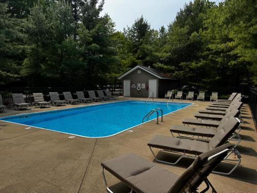 Timber Nest Goshorn lake dock pool town HOT TUB - image 2