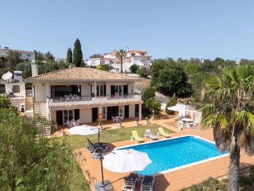 Villa lumineuse avec grande piscine près d'Albufeira - PT-1-42 gîte à louer Terras Novas