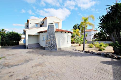 Estrella - holiday home with stunning views and private pool in Benissa - image 3