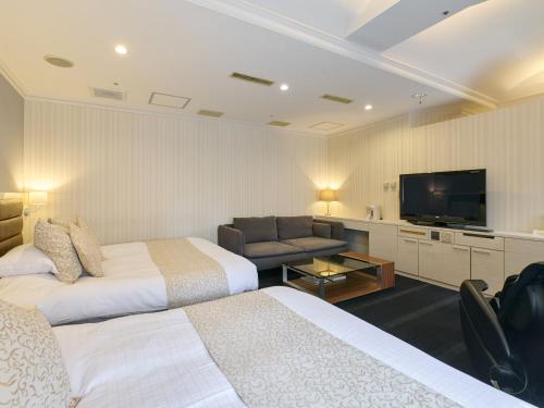 1 queen bed, 1 twin bed