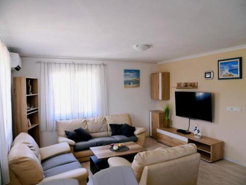 Holiday Home Mumy - Four Bedroom Holiday Home with Pool - Location saisonnière - Krk