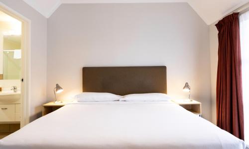 Executive Villa with One King Bed