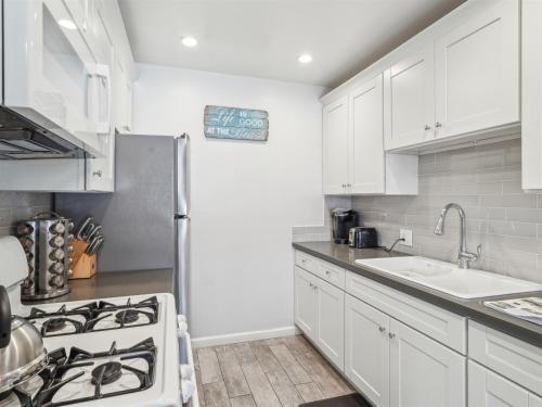 Beautiful 2 Bed Beach Condo #104 in Carpinteria (Kalifornia)