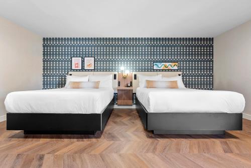 Deluxe Double Room with Extra Bed image 10