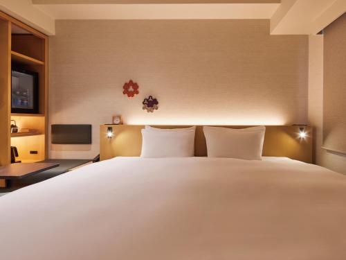 Superior King Room image 5