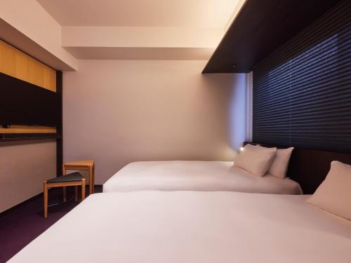 Superior Twin Room image 6