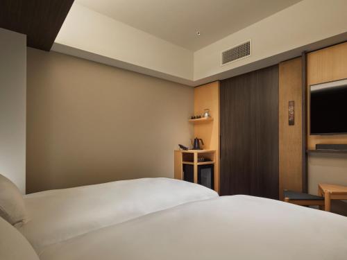 Deluxe Twin Room image 7
