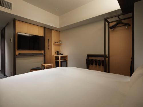 Deluxe King Room image 3