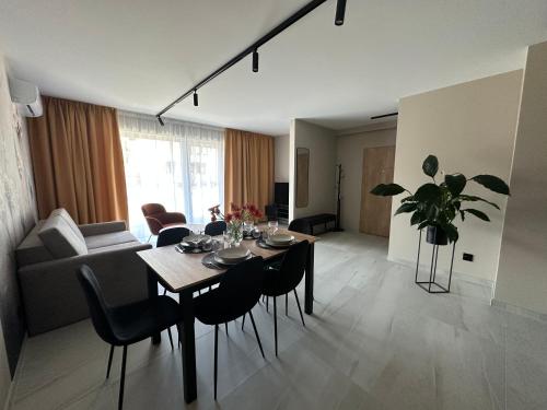 SOLAPART Luxury Apartments Self Check-in, air-conditioned, a 9-minute walk from the museum - Grojec