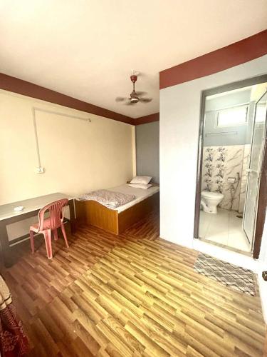 Double Room image 3