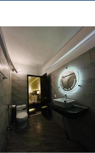 Deluxe Double or Twin Room image 6