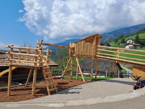 Schweiggerhof -Agriturismo- Farm Holidays in Villandro