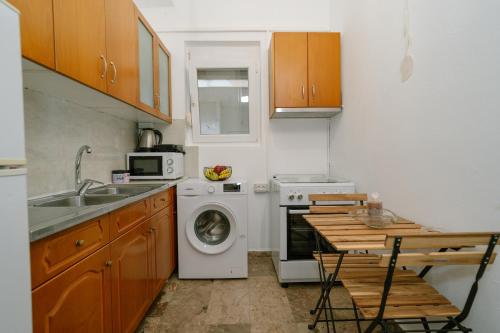 Kitchen, Gima sis in Glyki