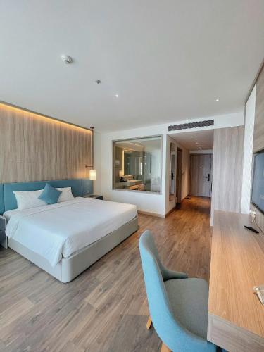 One-Bedroom Apartment image 8