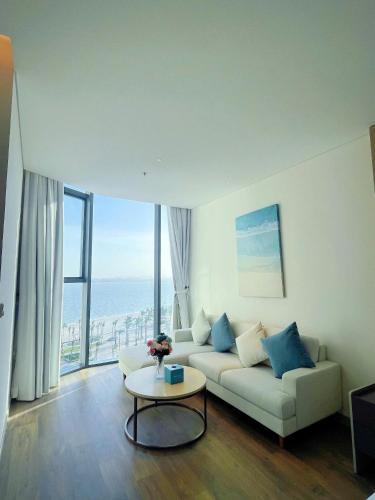 One-Bedroom Apartment image 6
