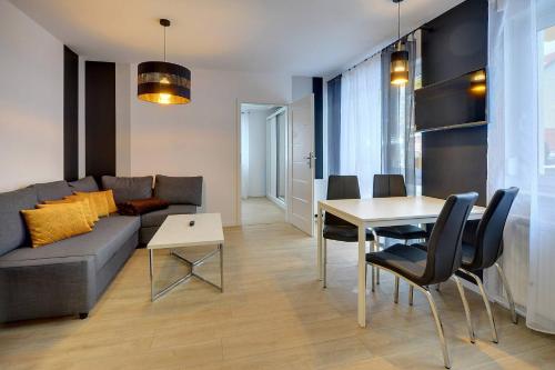 Gustowne Apartamenty Sun Seasons 24 z Parkingiem w Szklarskiej Porębie by Noclegi Renters, Шклярска-Поремба (фото 6)