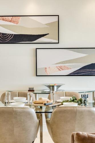 Camps Bay Beachside 2bed w Sea View Cloud 9 - image 11