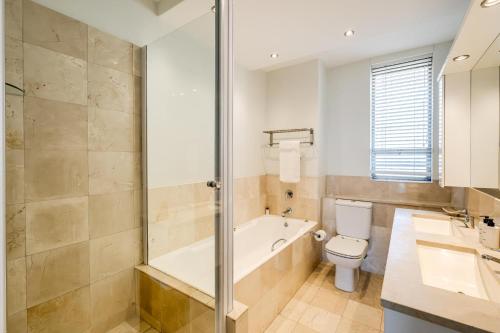 Camps Bay Beachside 2bed w Sea View Cloud 9 - image 10
