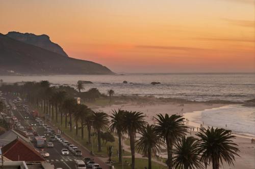 Camps Bay Beachside 2bed w Sea View Cloud 9 - image 14