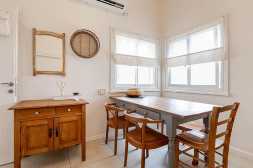 Masada 45 Bright and Specious 2 BR Near Bahai Gardens – khách sạn tại Hadar Hakarmel