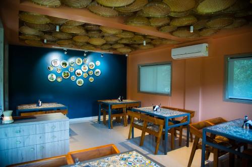 Restaurant, Bhumiputra stays in Pernem