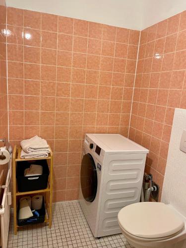Baño, Apartment & Unterkunft GHARS in Wiesbaden
