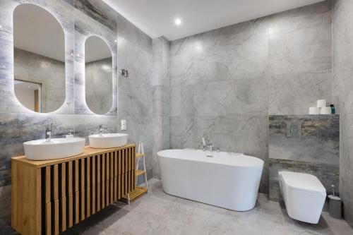 Vannas istaba, Buczki 12 SPA Mazury Pool-Luksusowy Dom domek na Mazurach z jacuzzi, basenem i sauna na wyłączność (Buczki 12 SPA Mazury Pool-Luksusowy Dom domek na Mazurach z jacuzzi, basenem i sauna na wylacznosc) in Mrozy Wielkie