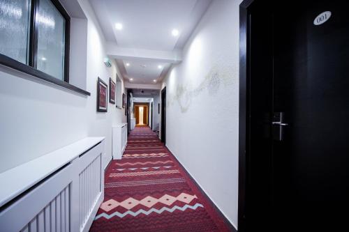 Hotel Opal Art - image 2