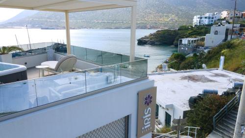 Villa Iris, beachfront, with jacuzzi, up to 9 guests, Mpali beach, Rethymno!, Balíon (Foto 2)