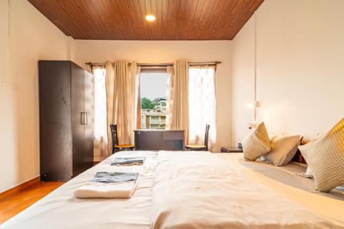 The Cinnamon Tree - by Timberwolves in Motinagar