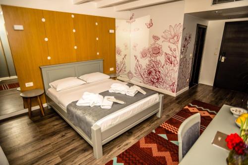 Hotel Opal Art - image 10