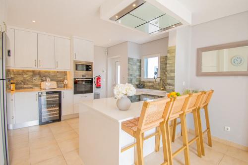Mutfak, Casa Ana Superbly Renovated with Heated Private in Carvoeiro Kent Merkezi