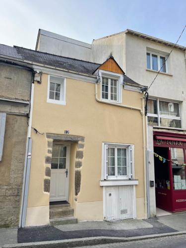 L'Atypique hyper centre wifi et Netflix gratuit in มาแยน