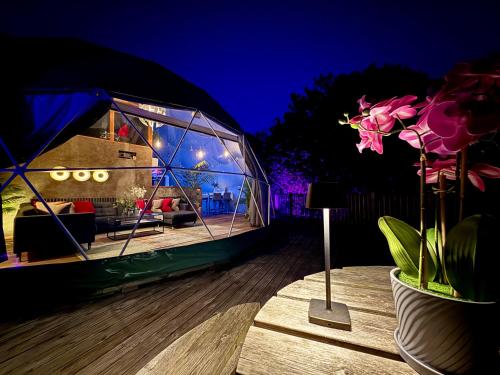 Sunridge Geodome with private Hot tub